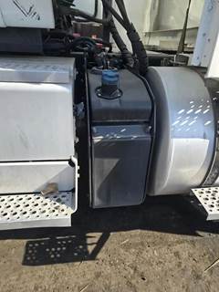 International RH613 DEF Tank