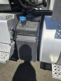 International RH613 DEF Tank