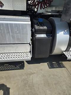 International RH613 DEF Tank