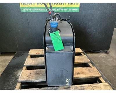 International RH613 DEF Tank