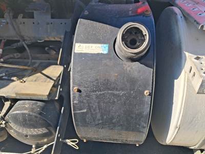 Mack Pinnacle CXU612 DEF Tank for a Mack CXU612