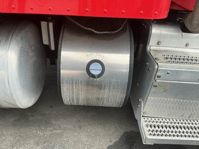 Peterbilt 386 DEF Tank