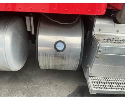Peterbilt 386 DEF Tank