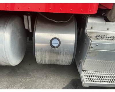Peterbilt 386 DEF Tank
