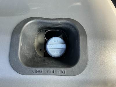 Peterbilt 579 DEF Tank