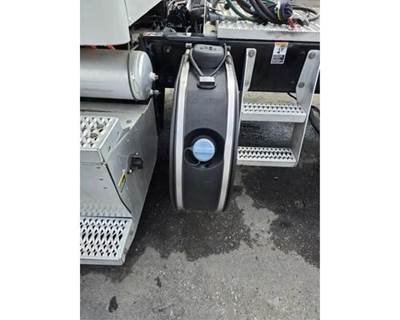 Peterbilt 579 DEF Tank