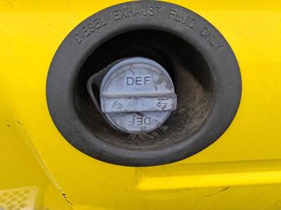 Peterbilt 587 DEF Tank