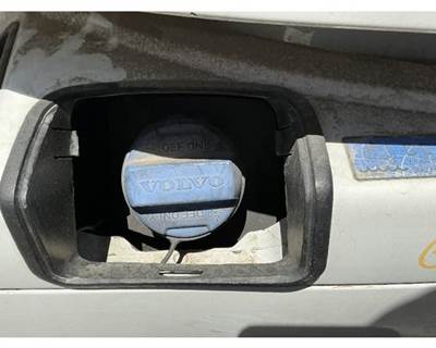 Volvo VNL Left DEF Tank