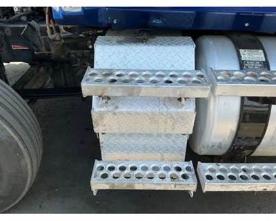 Western Star 4900FA DEF Tank for a Western Star 4900 FA