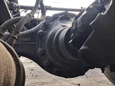 Detroit DA-RT-40.0-4S Rear Differential for a Freightliner Cascadia 126