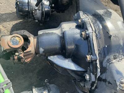 Detroit RT40-4N Rear Differential for a Freightliner Cascadia 125