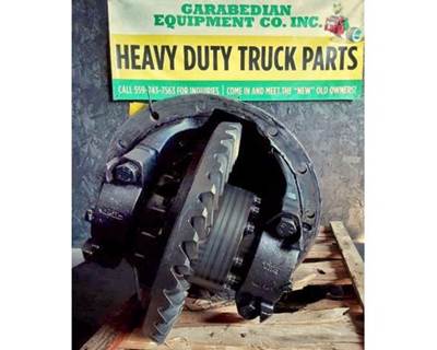 Eaton RS404 Rear Differential for a Freightliner FLD112