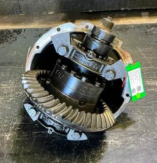 Meritor-Rockwell ME20165 Rear Differential for a Mack CXU633T