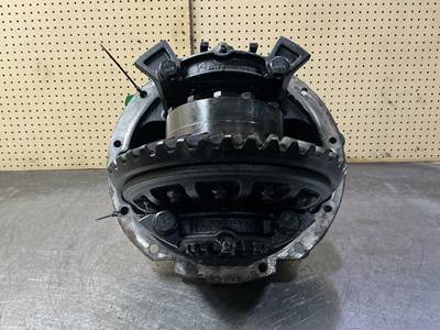 Meritor-Rockwell ME20165 Rear Differential for a Freightliner Cascadia 125