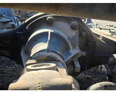 Meritor-Rockwell MR20143M Rear Differential for a Volvo VNL670