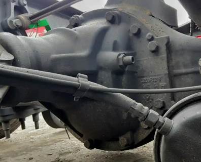 Meritor-Rockwell MR2014X Rear Differential for a Volvo VNL