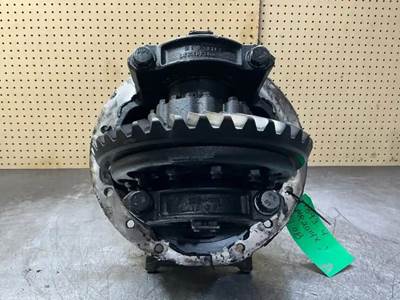 Meritor-Rockwell MR2014X Rear Differential for a Volvo VNL