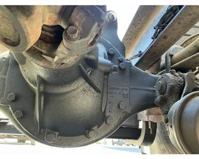 Meritor-Rockwell MR2014X Rear Differential for a Volvo VNL