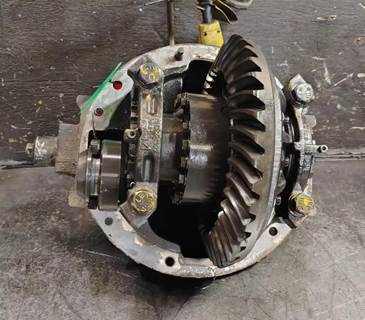 Meritor-Rockwell MRL2014XH Rear Differential for a Freightliner 114SD