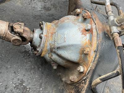 Meritor-Rockwell SQHD Rear Differential for a Fabco WT6630D