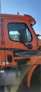 Freightliner Cascadia 113 Right Front Door Assembly