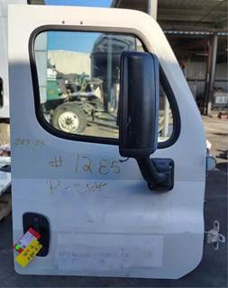 Freightliner Cascadia 113 Right Front Door Assembly