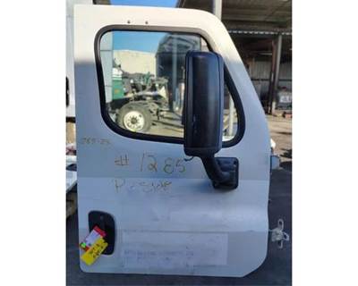 Freightliner Cascadia 113 Right Front Door Assembly