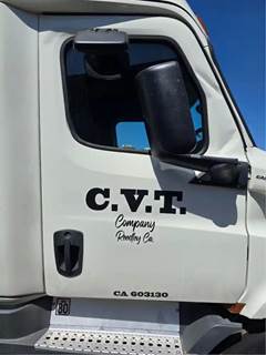 Freightliner Cascadia 116 Right Front Door Assembly