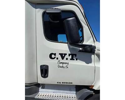 Freightliner Cascadia 116 Right Front Door Assembly