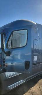 Freightliner Cascadia 125 Left Front Door Assembly