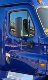 Freightliner Cascadia 125 Right Front Door Assembly