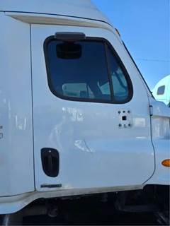 Freightliner Cascadia 125 Right Front Door Assembly