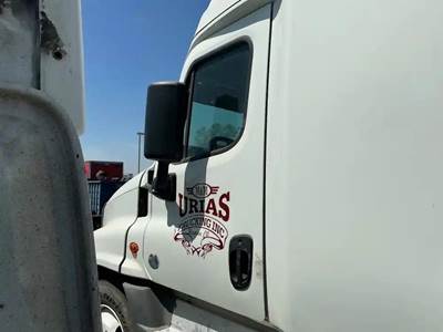 Freightliner Cascadia 125 Left Front Door Assembly