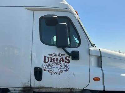 Freightliner Cascadia 125 Right Front Door Assembly