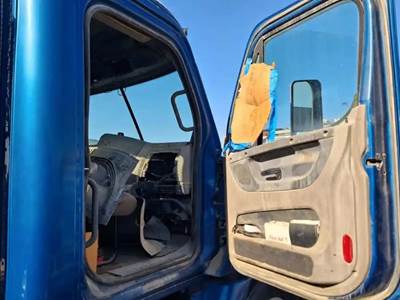 Freightliner Cascadia 125 Right Front Door Assembly