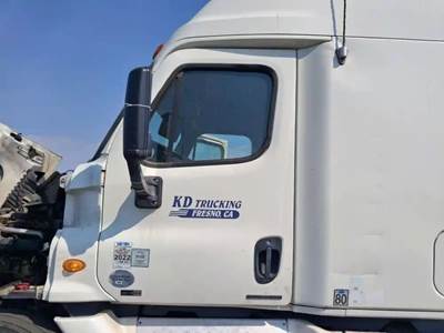 Freightliner Cascadia 125 Left Front Door Assembly