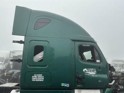 Freightliner Cascadia 125 Front Door Assembly for a Freightliner CASCADIA