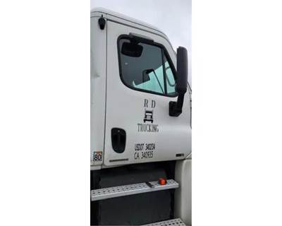 Freightliner Cascadia 125 Right Front Door Assembly