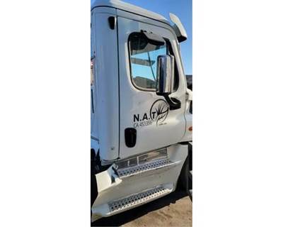 Freightliner Cascadia 125 Right Front Door Assembly