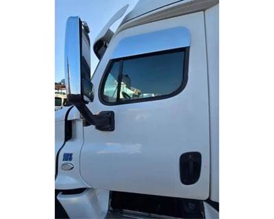 Freightliner Cascadia 125 Left Front Door Assembly