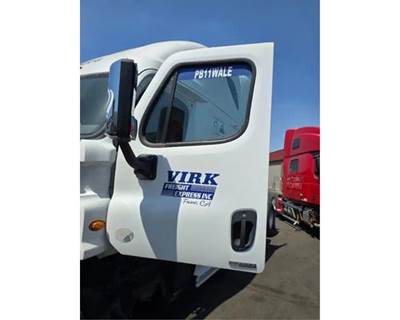 Freightliner Cascadia 125 Left Front Door Assembly