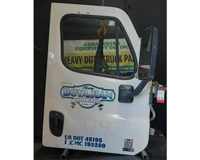 Freightliner Cascadia 125 Right Front Door Assembly