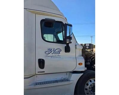 Freightliner Cascadia 125 Right Front Door Assembly