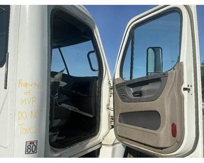 Freightliner Cascadia 125 Front Door Assembly