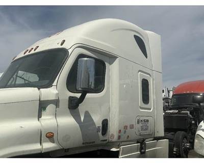 Freightliner Cascadia 125 Front Door Assembly for a Freightliner CASCADIA