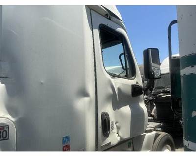 Freightliner Cascadia 125 Front Door Assembly for a Freightliner CASCADIA