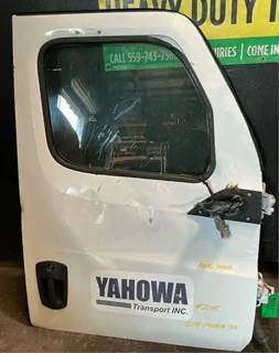 Freightliner Cascadia 126 Right Front Door Assembly