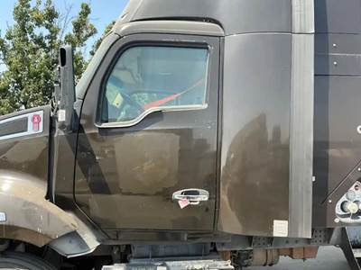 Kenworth T680 Left Front Door Assembly
