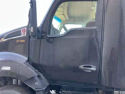 Kenworth T680 Left Front Door Assembly