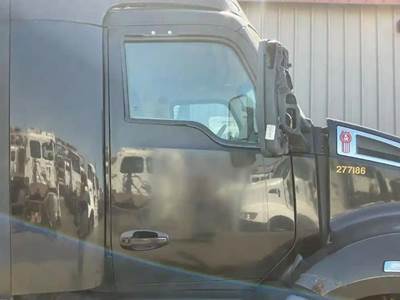 Kenworth T680 Right Front Door Assembly